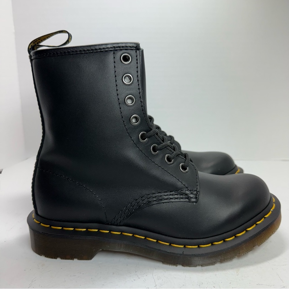 NIB Dr. Martens 1460 Slip Resistant Black Leather Lace-Up Boots Women’s‎ Size 6